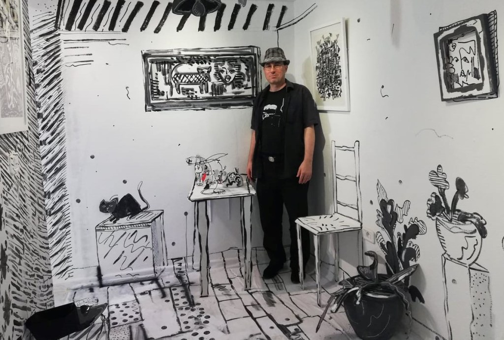 Jean-Baptiste MESONA, Consultant Culturel, dans une Installation d'Amin Chaouali chez Galerie Saladin (Sidi Bou Saïd), 2020