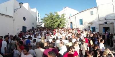Kharja 2025 à Sidi Bou Saïd : L'immuable procession mystique de la perle bleue et blanche